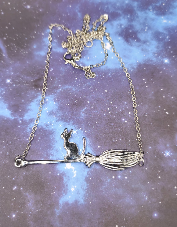 Chat sur balai collier/ Cat on a broom necklace
