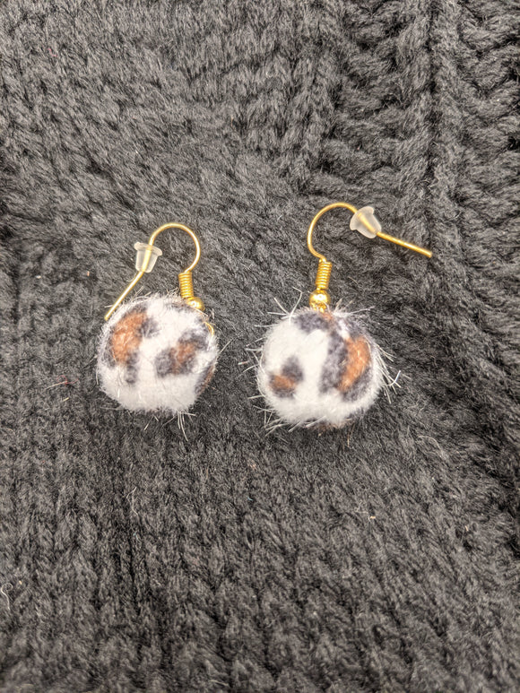 Pompom de laine/ Wool pompom earrings